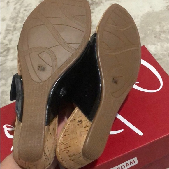 SOLD Impo sandals - Picture 7 of 13